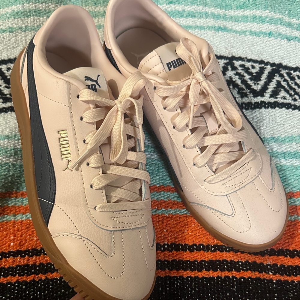 Puma Light Pink Sneakers with Dark Blue Stripe